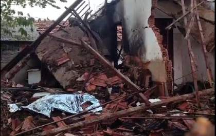 Incêndio destrói casa e deixa uma vítima fatal na manhã desta quinta-feira