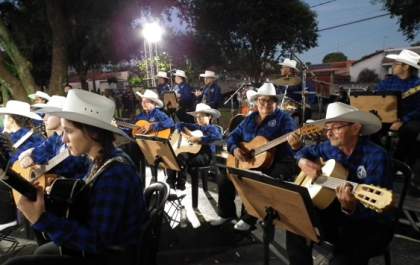 Orquestra Popular de Música Caipira faz homenagem do Dia dos Pais
