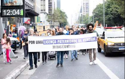 Manifestações em quatro capitais pedem ampliação da licença-paternidade para 30 dias