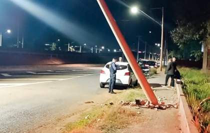 Dois motoristas se envolvem em acidentes em Araçatuba ao dirigir após ingerir bebida alcoólica