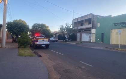 Acidente entre carro e bicicleta deixa jovem ferido em Três Lagoas
