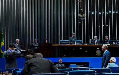 Senado aprova bônus para servidor do INSS acelerar análise de benefícios