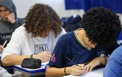 Estado retoma programa de implantação das escolas cívico-militares