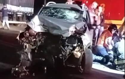 Morre condutor de carro que bateu em caminhão na Elyeser