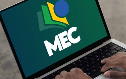 MEC lança curso online de 180 horas para professores do ensino médio público