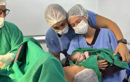 Em Birigui, mulher de 48 anos gera a própria neta e realiza sonho de maternidade da filha