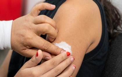 Brasil supera média global e atinge 82% de cobertura vacinal contra HPV entre meninas