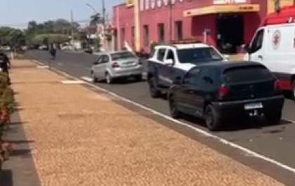 Homem é atropelado em frente à Escola Afonso Pena em Três Lagoas