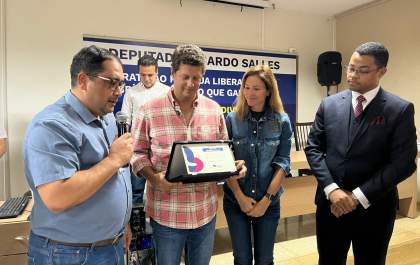 Deputado federal Ricardo Salles é homenageado pela Santa Casa em visita a Araçatuba