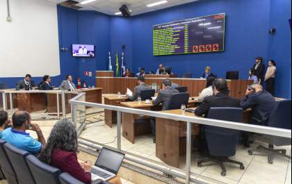 Câmara de Três Lagoas vota projetos sociais e presta homenagens