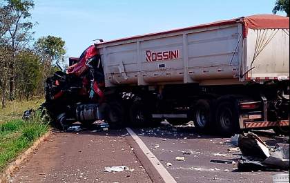 Grave acidente deixa duas pessoas mortas na BR-262