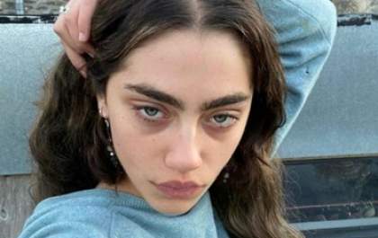 Conheça Tired Girl, a tendência de parecer cansada