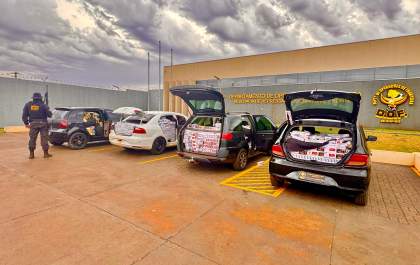 DOF intercepta comboio com 4 carros&nbsp; carregados de cigarros contrabandeados vindos da fronteira com Paraguai