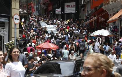 População do Brasil chega a 213,4 milhões em 2025 e muda repasses aos municípios