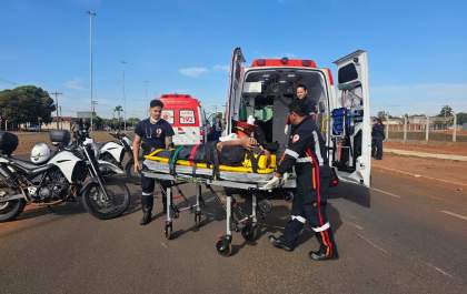 VÍDEO: Acidente entre duas motos deixa duas pessoas feridas