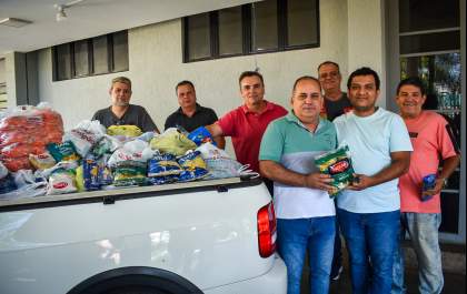 Bancários doam 900 kg de macarrão para Santa Casa