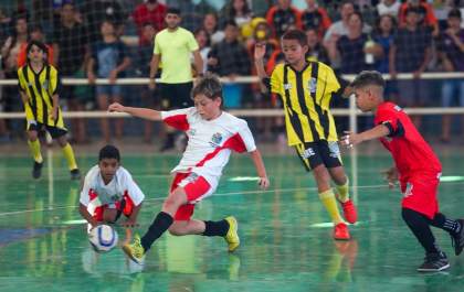Emebs Maria de Freitas e Índio Poti são campeãs da 13ª Copa de Futsal Sub-11