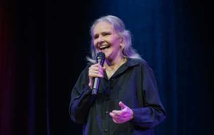 Morre a cantora Angela Ro Ro aos 75 anos no Rio de Janeiro