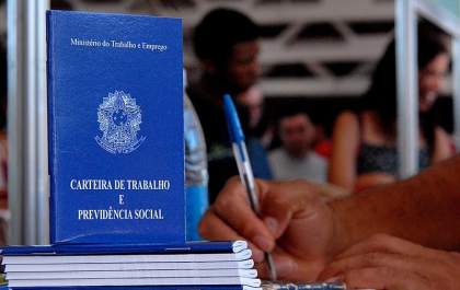 Desemprego cai para 5,6% e atinge mínima histórica