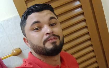Motociclista morre após bater em vaca em estrada vicinal