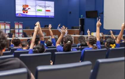 Alunos da EM Presidente Médici visitam pela primeira a Câmara de Três Lagoas