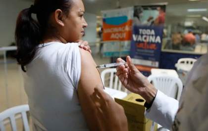 Vacina da covid também protege contra complicações cardíacas da doença