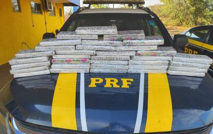 PRF apreende 22 kg de maconha em ônibus na BR-262