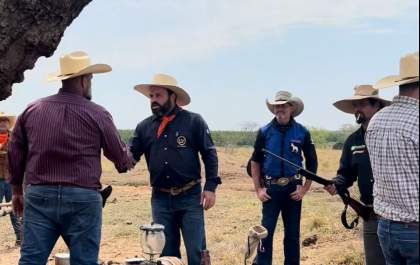 Brutus lança vídeo em estilo faroeste para anunciar participação na Cavalgada do Arapuá