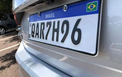Detran implanta sistema com inteligência artificial para impedir fraudes na estampagem de placas