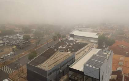 Araçatuba amanhece com neblina após vendaval e previsão indica tempo firme