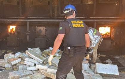 Polícia Federal incinera mais de 4 toneladas de maconha em Araçatuba