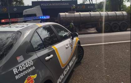 Polícia aplica 29 autuações por infrações em veículos que transportam produtos perigosos