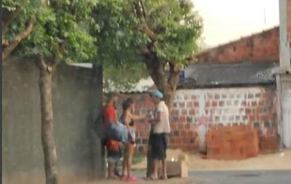 Zumbi do crack tomam conta das ruas e espalham pânico entre moradores do Paranapungá