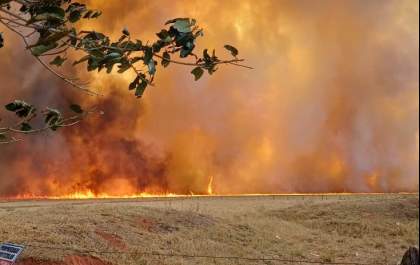Fumaça de incêndio em vegetação prejudica visibilidade na Rondon