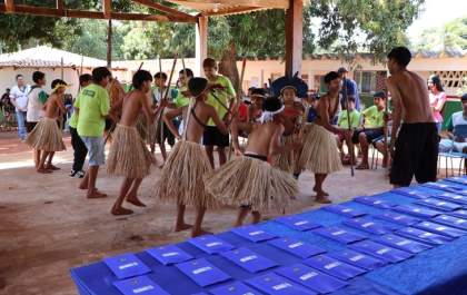 Ensino em escolas indígenas de MS recebe reforço com doação de celulares apreendidos em presídios