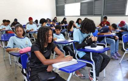 MEC paga sétima parcela do programa Pé-de-Meia a estudantes nascidos em julho e agosto