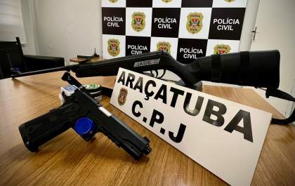 Polícia apreende réplicas de armas de fogo com suspeito de ameaçar mulher