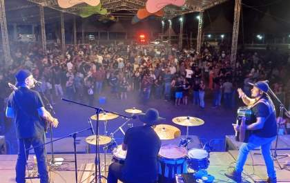 Primeira noite da 18ª Cavalgada de Arapuá lota público e anima distrito com shows e tradição