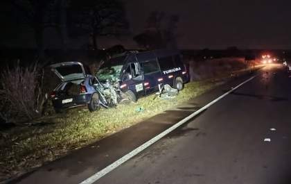 Casal de Guararapes morre ao bater carro em van de estudantes