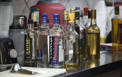 Bares contratam peritos particulares para analisar bebidas alcoólicas