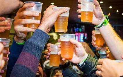 Nova lei aumenta punição para quem vender bebidas alcoólicas a menores de 18 anos
