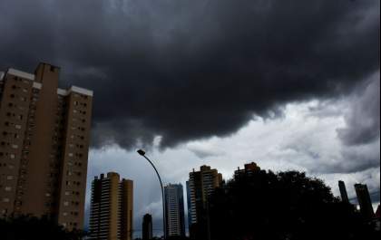 Frente fria traz chuvas e clima instável no primeiro fim de semana de 2026 em MS