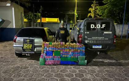 DOF recupera carro furtado com mais de 380 quilos de drogas no interior do estado