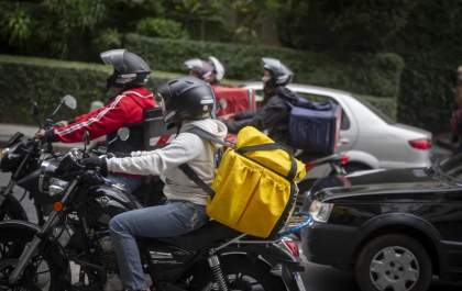 Número de trabalhadores por aplicativo cresce 25% e chega a 1,7 milhão no Brasil