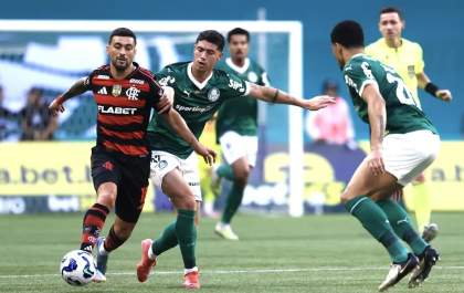 Flamengo e Palmeiras fazem confronto direto pelo topo do Brasileirão neste domingo no Maracanã