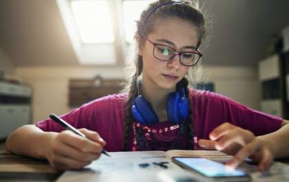 Guia auxilia adolescentes a fazerem uso seguro da internet