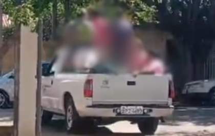 Motorista é afastado após transportar agentes de endemias em caçamba de picape