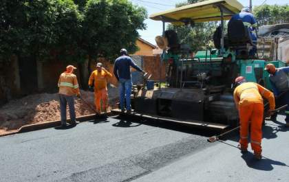 Obra de pavimentação no Conjunto das Violetas chega à fase final em Três Lagoas