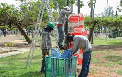 Decoração natalina começa a ser instalada em de Três Lagoas
