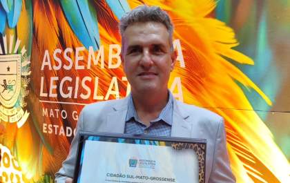 Marco Calderon, diretor geral do Hospital Auxiliadora recebe homenagem na Assembleia Legislativa